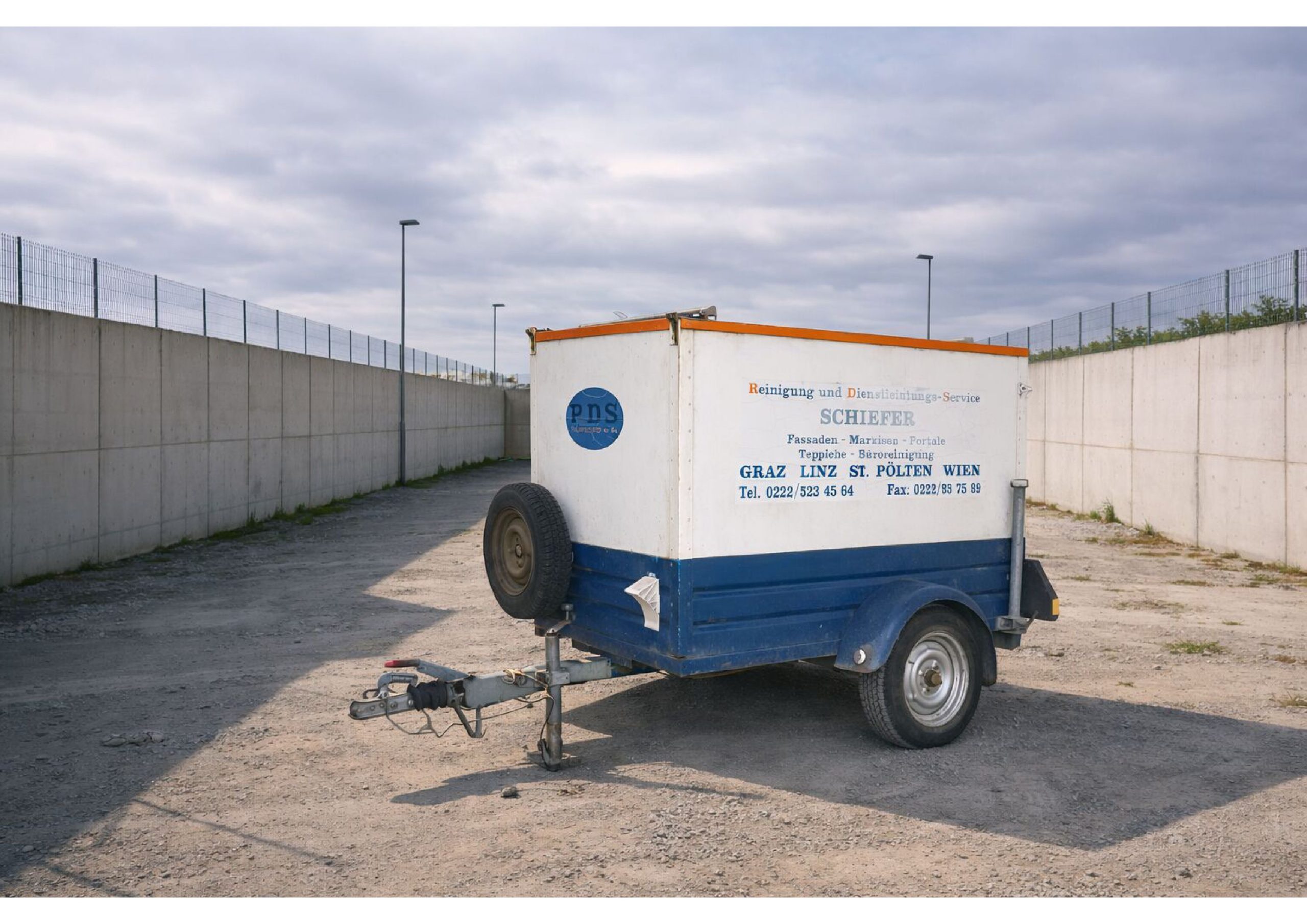 Anhänger 750 kg gebremst – robuster PKW-Anhänger für Transport & Umzug